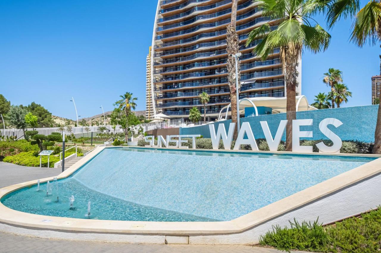 Sunset Waves Deluxe Apartments Poniente Beach Resort Benidorm Exteriör bild